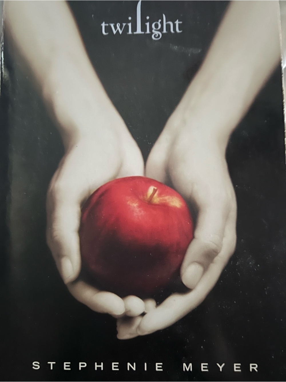 Twilight By: Stephenie Meyer
Paperback